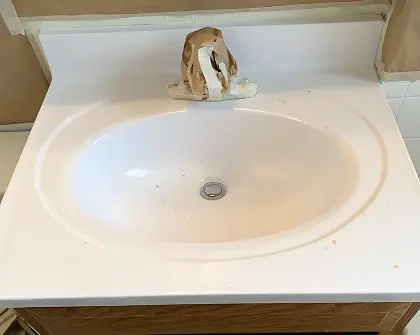 Bathtub and shower surround after professional reglazing in Lindenhurst ,NY — bright white like-new finish